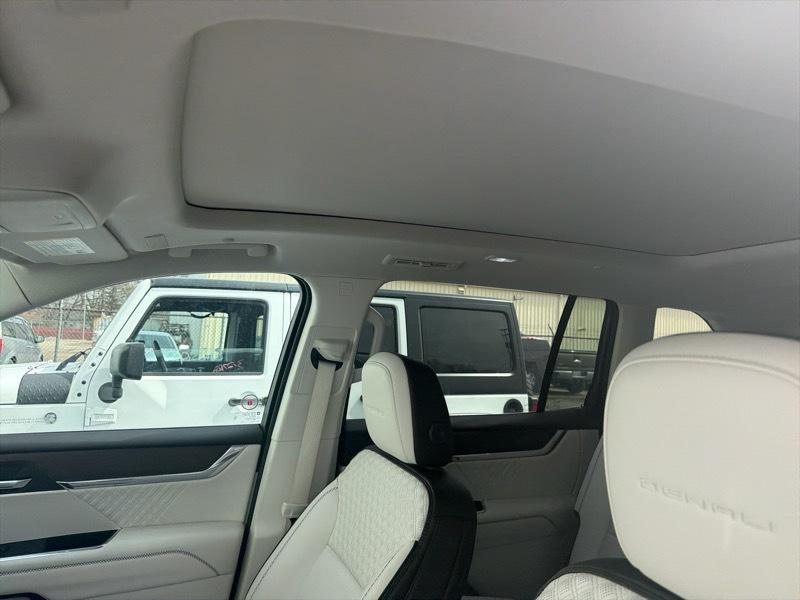 GMC Acadia Denali AWD 2025