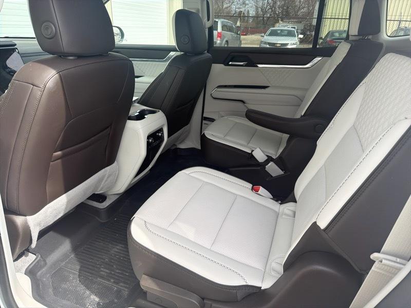 GMC Acadia Denali AWD 2025