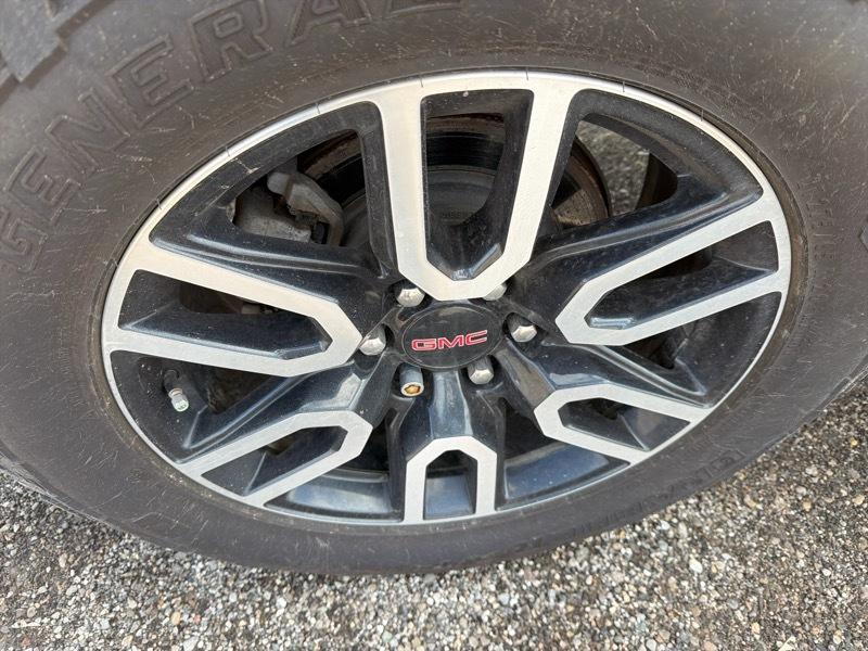 GMC Sierra 1500 Limited AT4 Crew Cab Short Box 4WD 2022