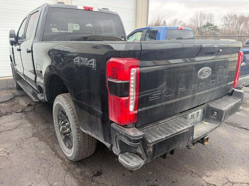 Ford F-350 SD XLT Crew Cab Long Bed 4WD 2025