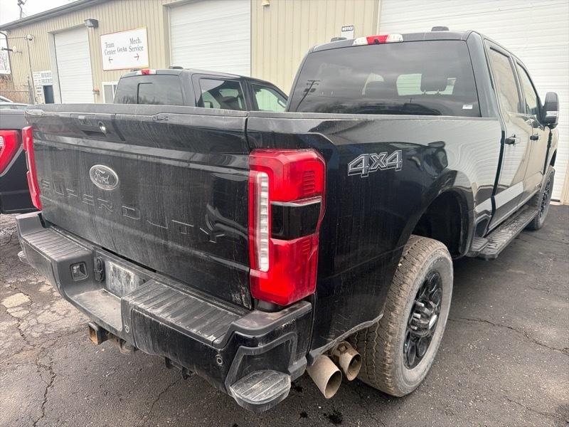 Ford F-350 SD XLT Crew Cab Long Bed 4WD 2025