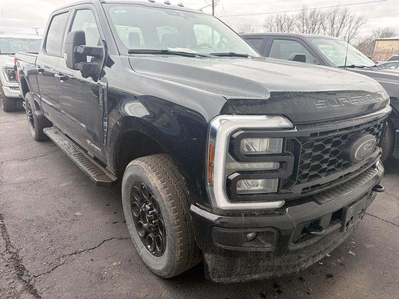 Ford F-350 SD XLT Crew Cab Long Bed 4WD 2025