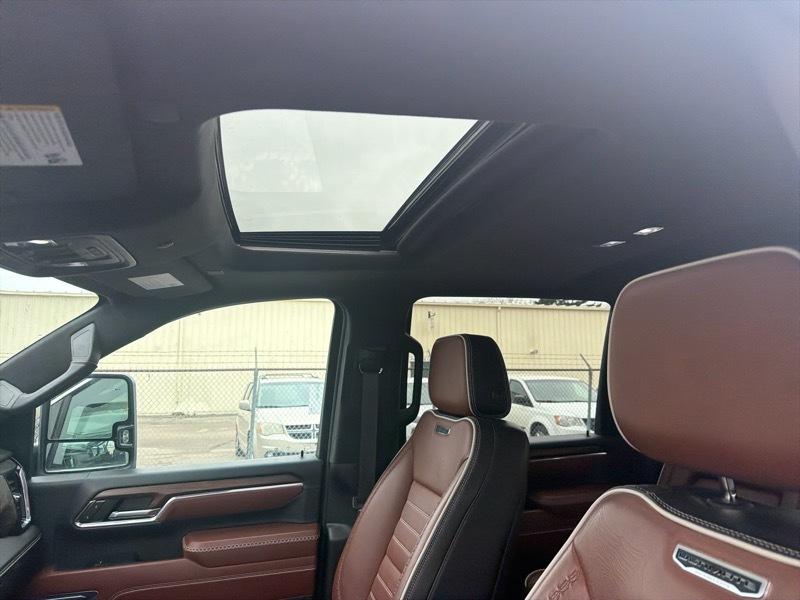 GMC Sierra 3500HD Denali Ultimate Crew Cab 4WD 2024