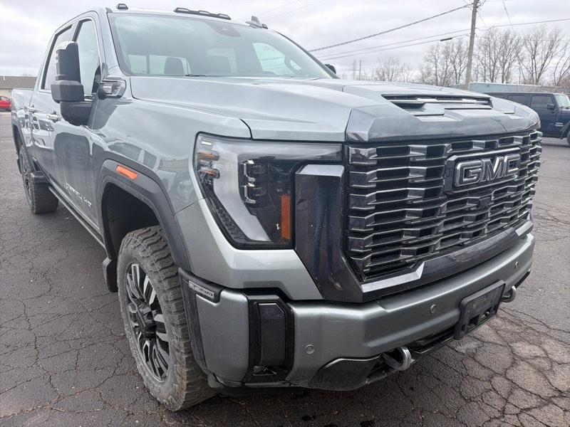GMC Sierra 3500HD Denali Ultimate Crew Cab 4WD 2024