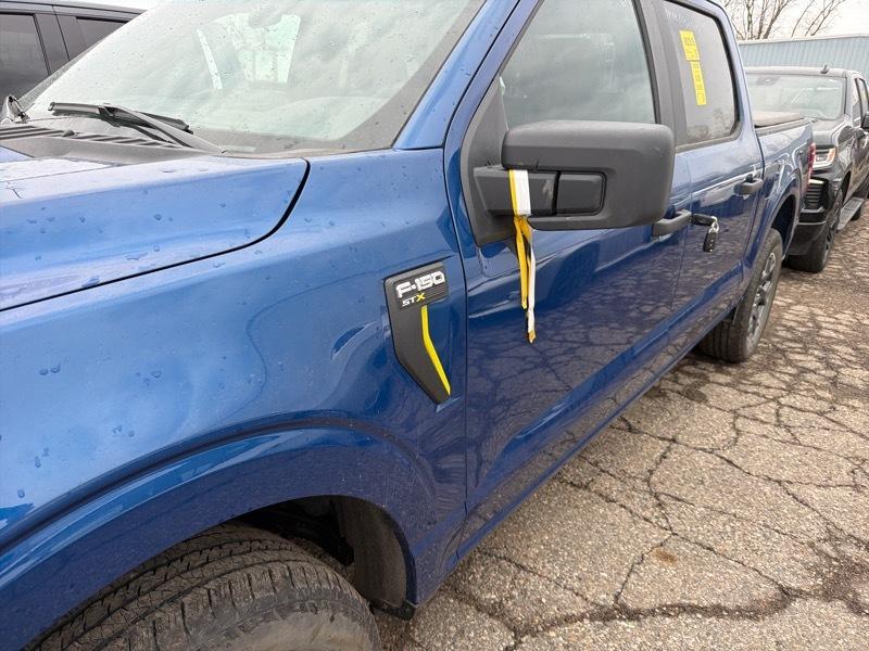 Ford F-150 STX SuperCrew 4WD 2025