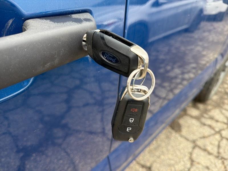 Ford F-150 STX SuperCrew 4WD 2025