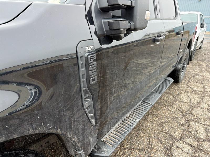 Ford F-250 SD XLT Crew Cab 4WD 2023