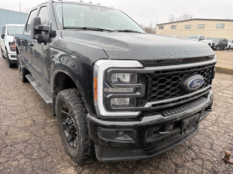 Ford F-250 SD XLT Crew Cab 4WD 2023