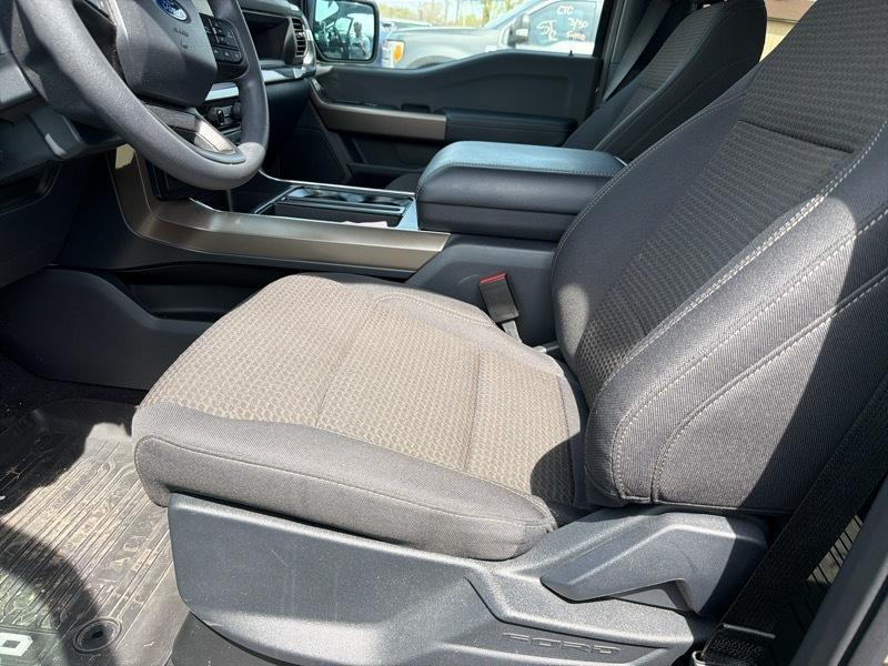 Ford F-150 STX SuperCrew 4WD 2025