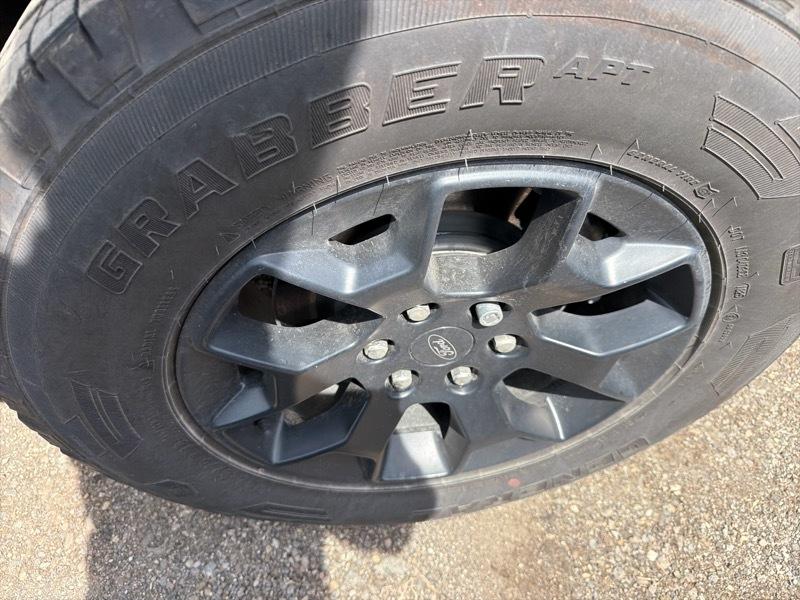 Ford F-150 STX SuperCrew 4WD 2025