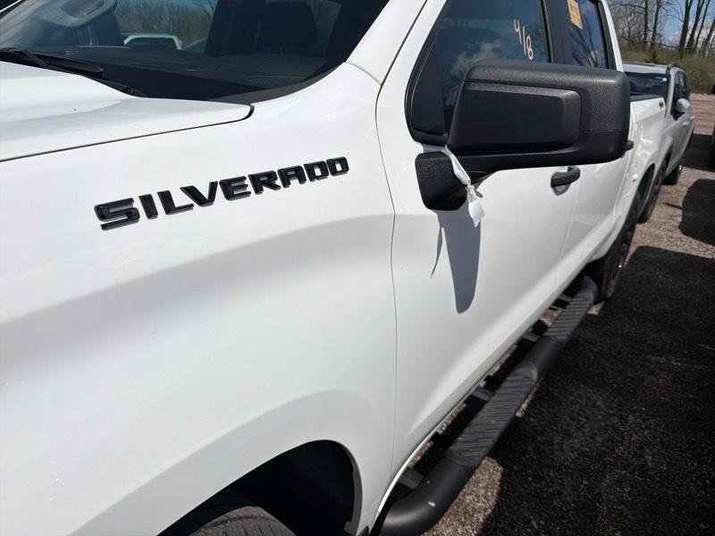 Chevrolet Silverado 1500 Custom Crew Cab 4WD 2024