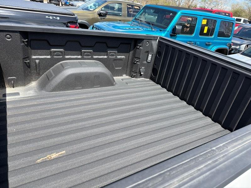 Chevrolet Silverado 1500 Custom Crew Cab 4WD 2024