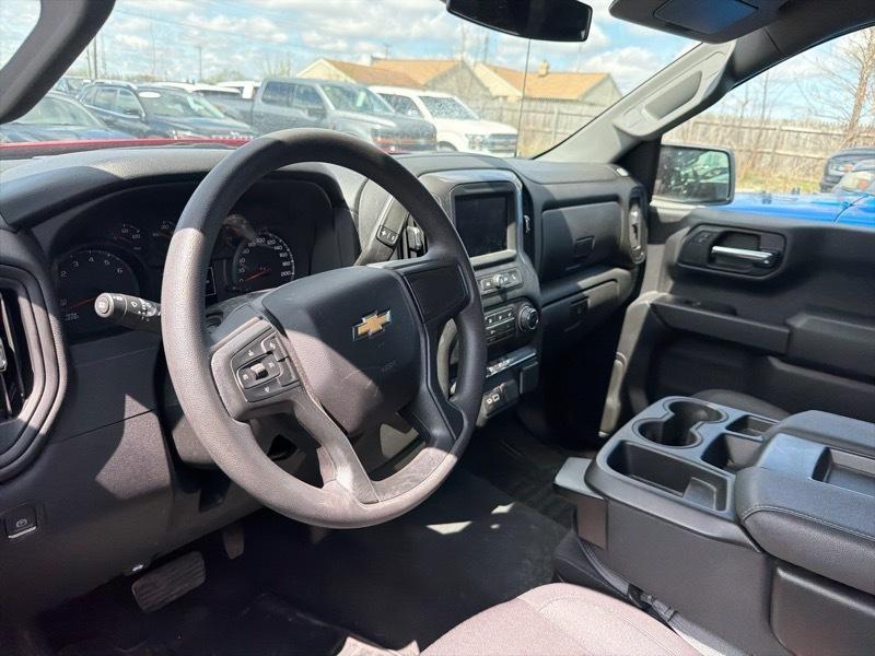 Chevrolet Silverado 1500 Custom Crew Cab 4WD 2024