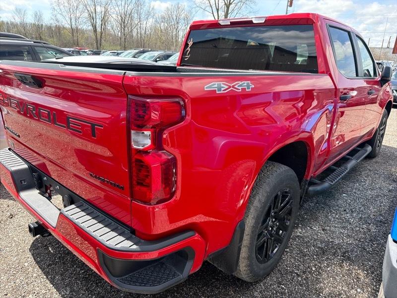 Chevrolet Silverado 1500 Custom Crew Cab 4WD 2024
