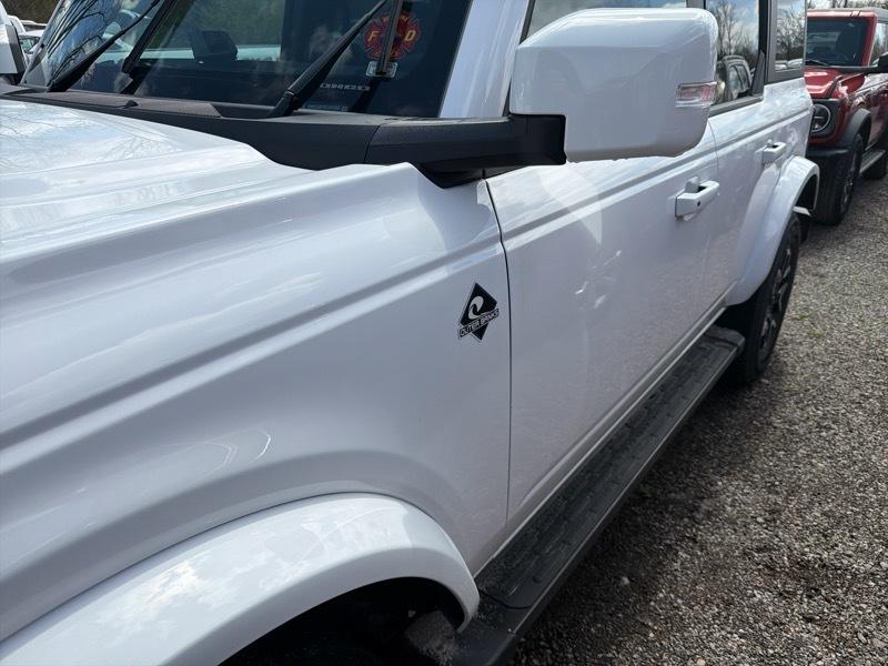 Ford Bronco Base 4-Door 2023