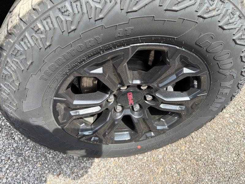 GMC Canyon Elevation Crew Cab 4WD 2025