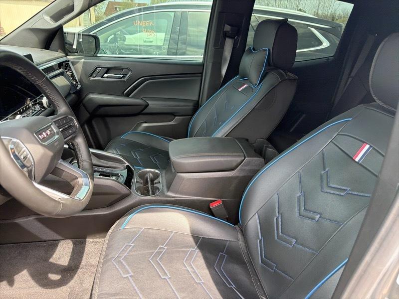 GMC Canyon Elevation Crew Cab 4WD 2025