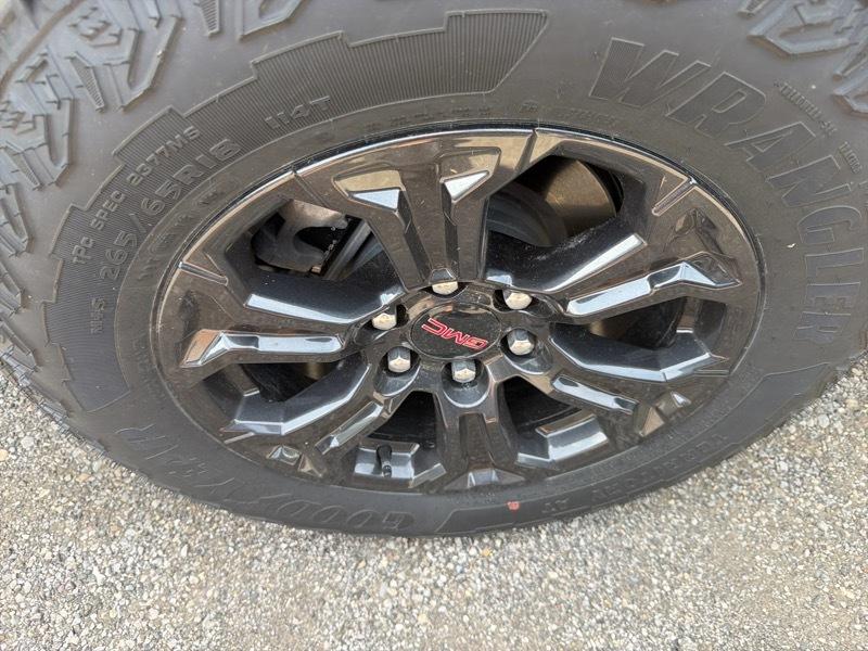 GMC Canyon Elevation Crew Cab 4WD 2025