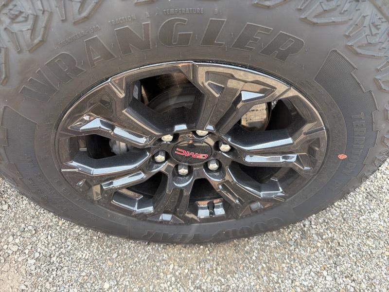 GMC Canyon Elevation Crew Cab 4WD 2025