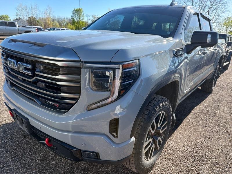 GMC Sierra 1500 AT4 Crew Cab 4WD 2024