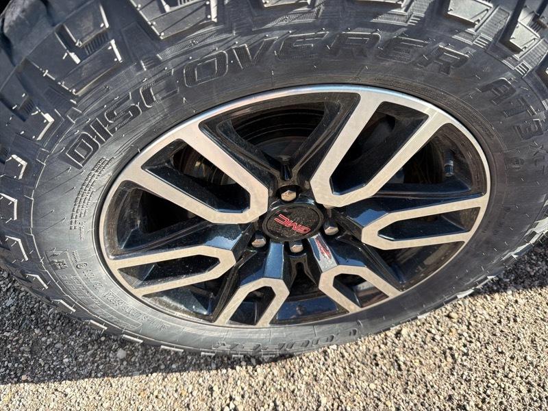 GMC Sierra 1500 AT4 Crew Cab 4WD 2024