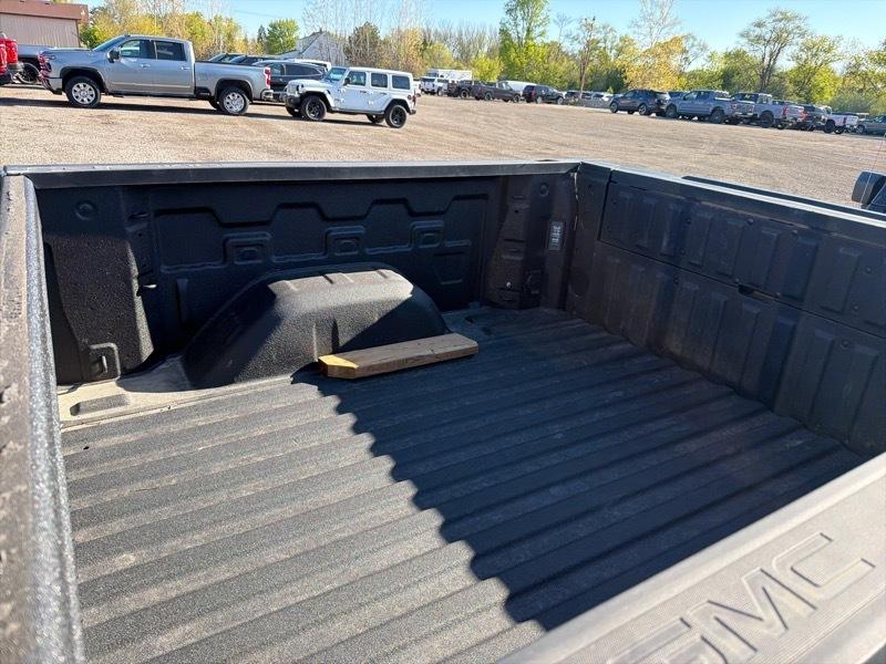 GMC Sierra 1500 AT4 Crew Cab 4WD 2024