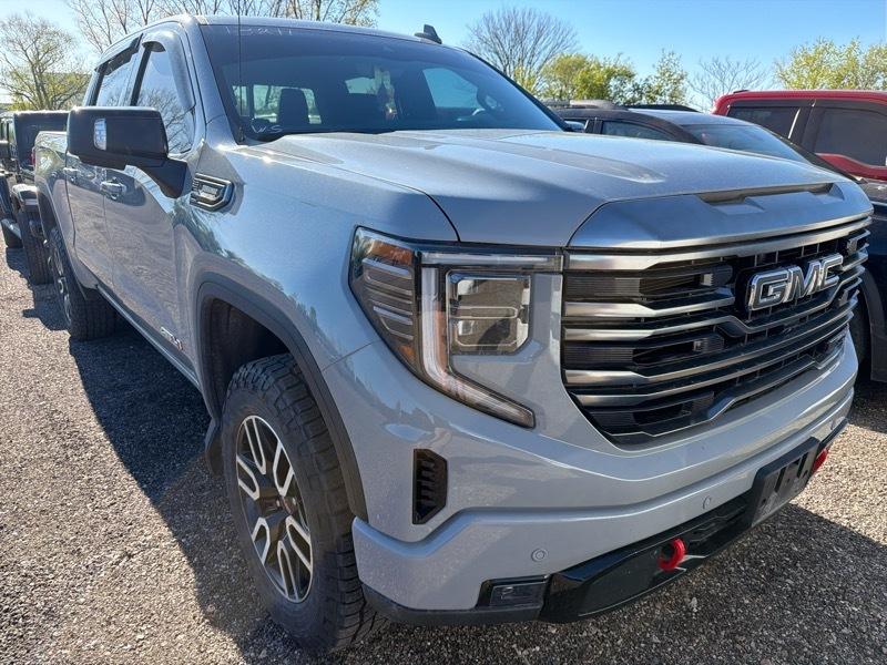 GMC Sierra 1500 AT4 Crew Cab 4WD 2024