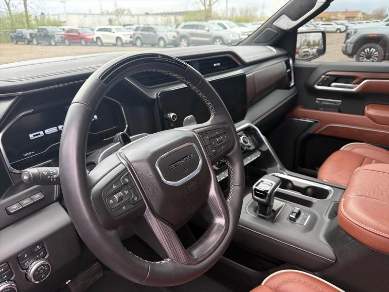 GMC Sierra 1500 Denali Ultimate Crew Cab 4WD 2025