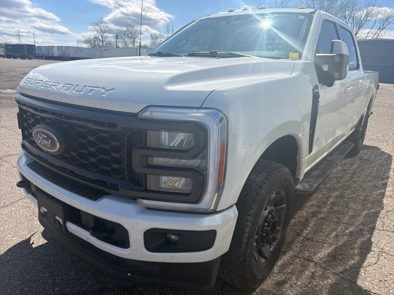 Ford F-250 SD Lariat Crew Cab 4WD 2023