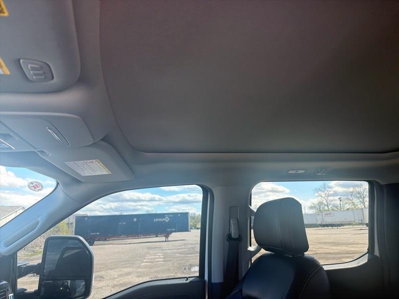 Ford F-250 SD Lariat Crew Cab 4WD 2023