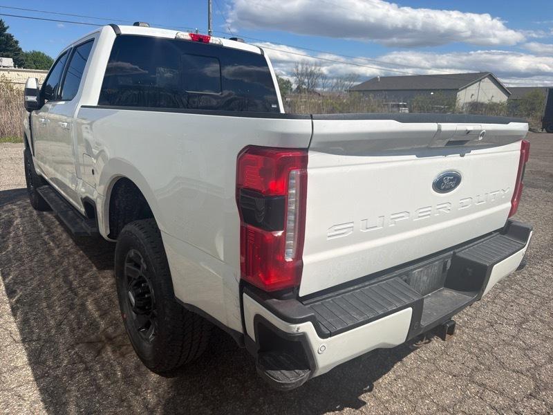 Ford F-250 SD Lariat Crew Cab 4WD 2023