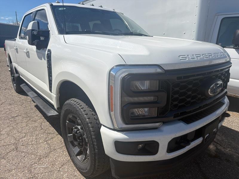 Ford F-250 SD Lariat Crew Cab 4WD 2023