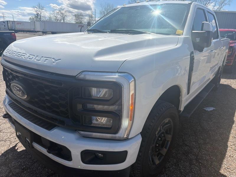 Ford F-250 SD Lariat Crew Cab 4WD 2023
