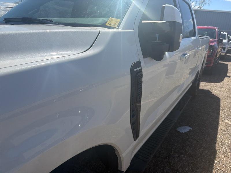 Ford F-250 SD Lariat Crew Cab 4WD 2023