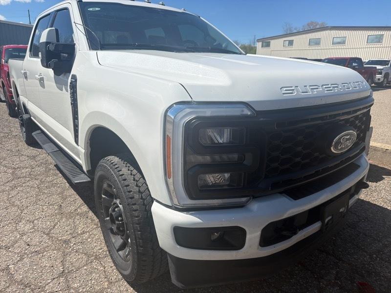 Ford F-250 SD Lariat Crew Cab 4WD 2023