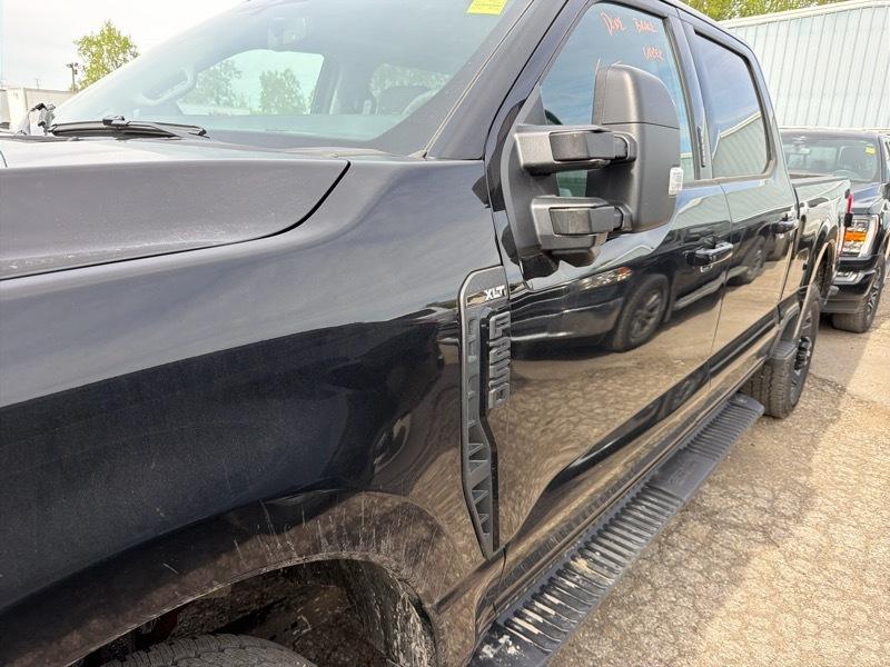 Ford F-250 SD XLT Crew Cab 4WD 2024