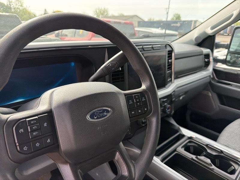 Ford F-250 SD XLT Crew Cab 4WD 2024