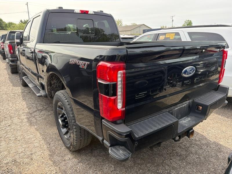 Ford F-250 SD XLT Crew Cab 4WD 2024