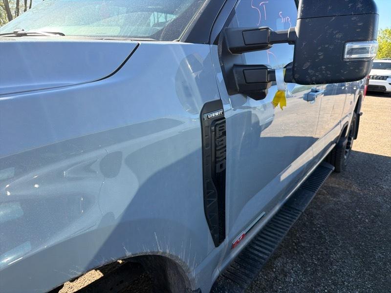 Ford F-350 SD Lariat Crew Cab Long Bed 4WD 2024