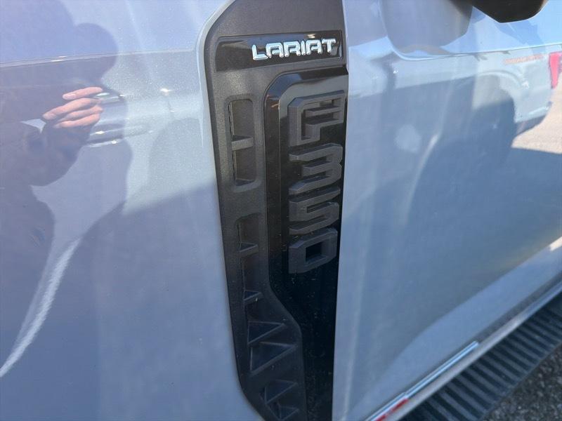 Ford F-350 SD Lariat Crew Cab Long Bed 4WD 2024