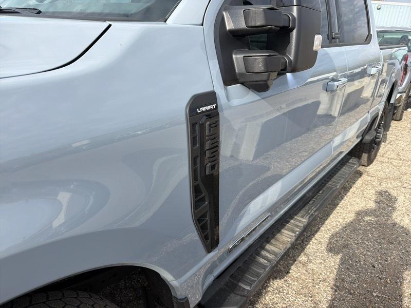 Ford F-250 SD Lariat Crew Cab 4WD 2025