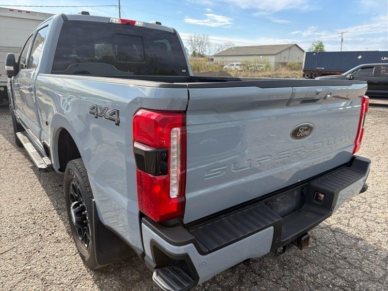 Ford F-250 SD Lariat Crew Cab 4WD 2025