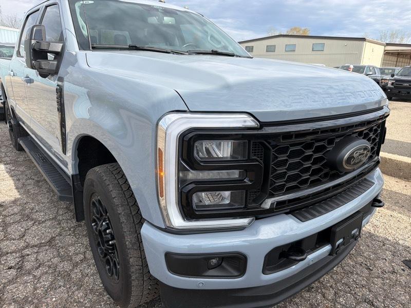 Ford F-250 SD Lariat Crew Cab 4WD 2025