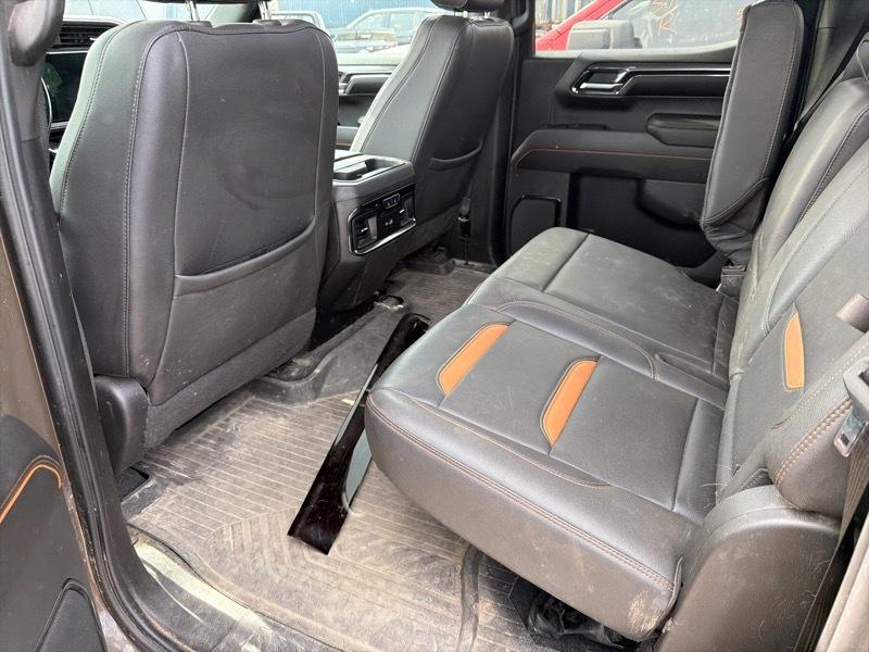GMC Sierra 1500 AT4 Crew Cab 4WD 2024