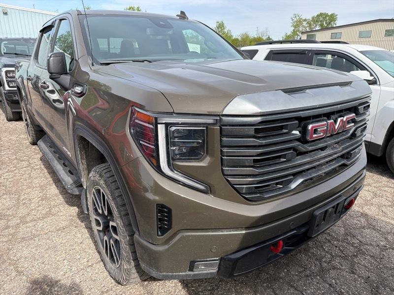 GMC Sierra 1500 AT4 Crew Cab 4WD 2024