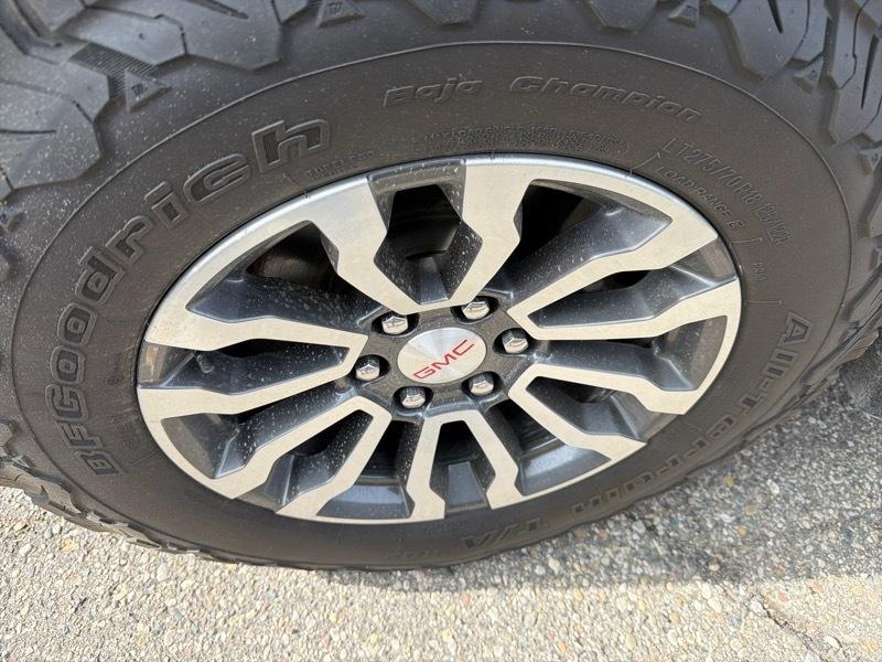 GMC Sierra 1500 AT4 Crew Cab 4WD 2023
