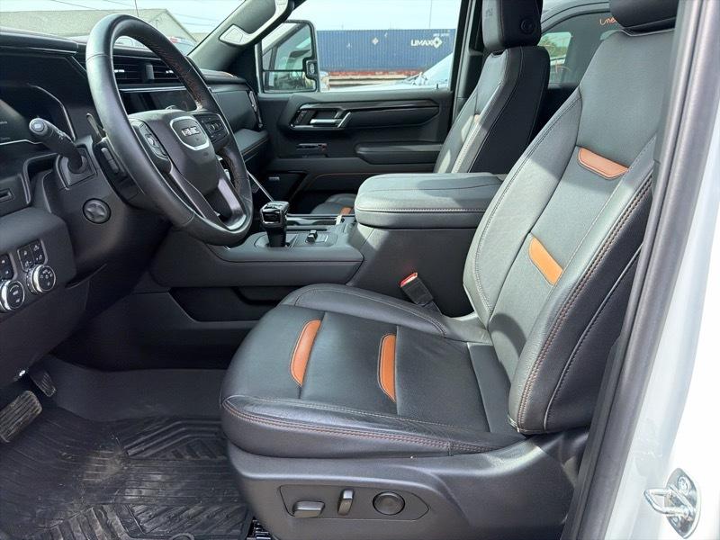 GMC Sierra 1500 AT4 Crew Cab 4WD 2023