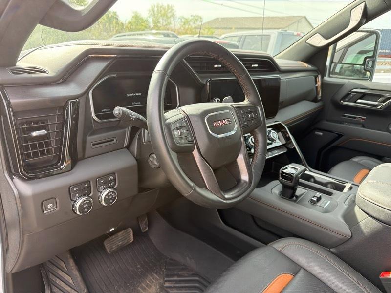 GMC Sierra 1500 AT4 Crew Cab 4WD 2023