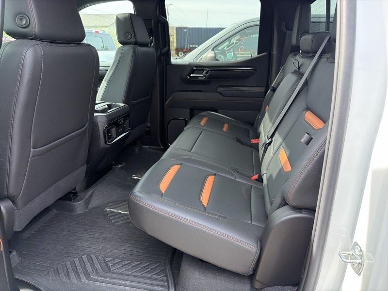 GMC Sierra 1500 AT4 Crew Cab 4WD 2023