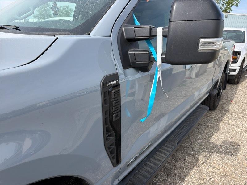 Ford F-250 SD Lariat Crew Cab 4WD 2025